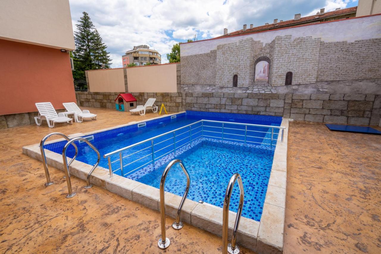 Family Hotel Preslav Exterior foto