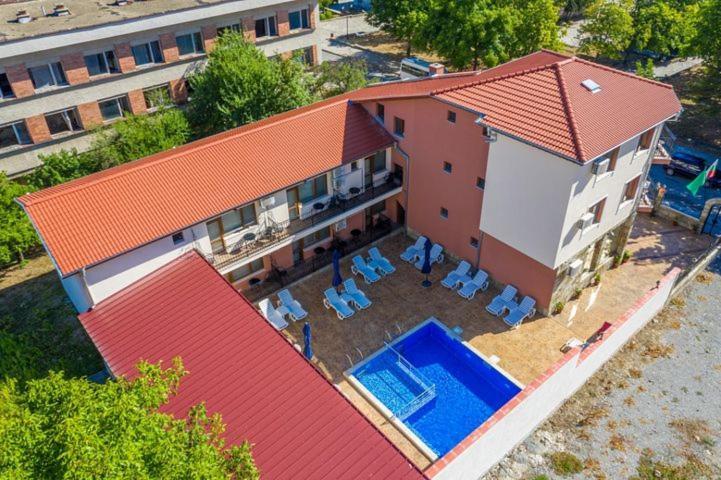 Family Hotel Preslav Exterior foto