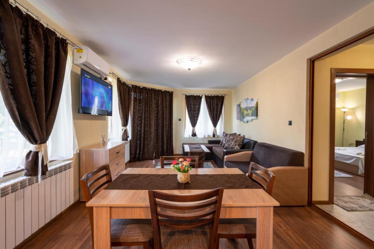 Family Hotel Preslav Exterior foto