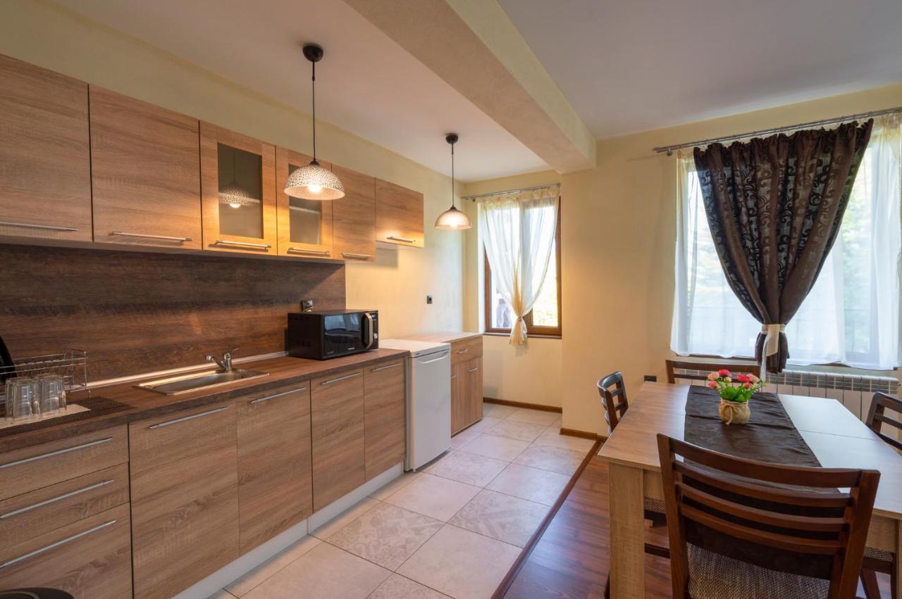 Family Hotel Preslav Exterior foto
