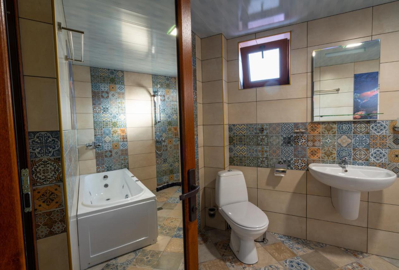 Family Hotel Preslav Exterior foto